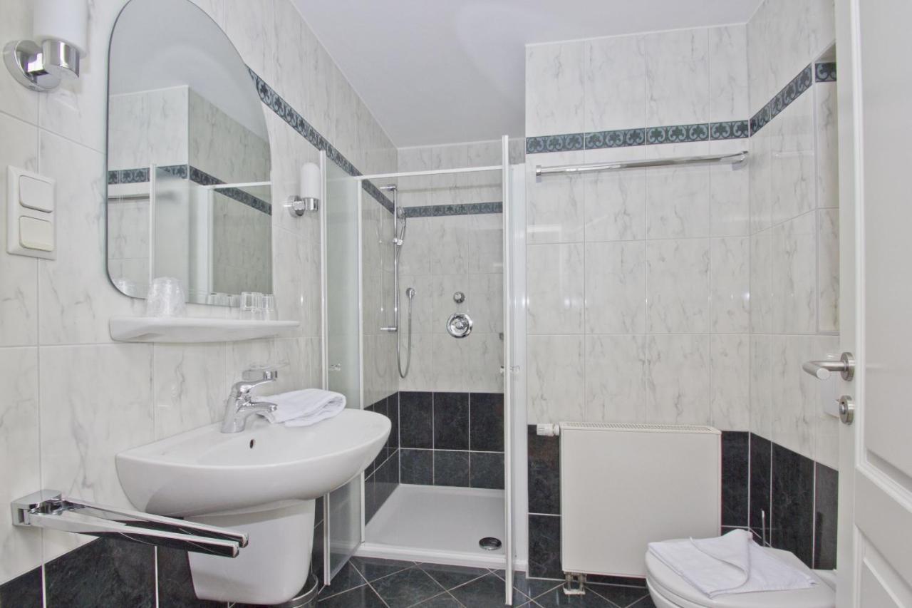 Mit Meerblick Und Balkon, Gratis Nutzung Vom Ahoi Erlebnisbad Und Sauna In Sellin - Meeresblick Fewo 14 괴렌 외부 사진